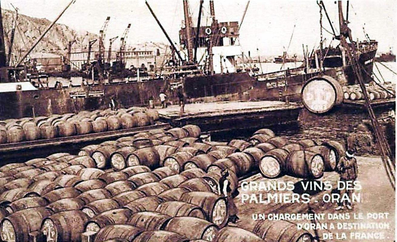 Oran - Port - Chargement Vins des Palmiers.jpg